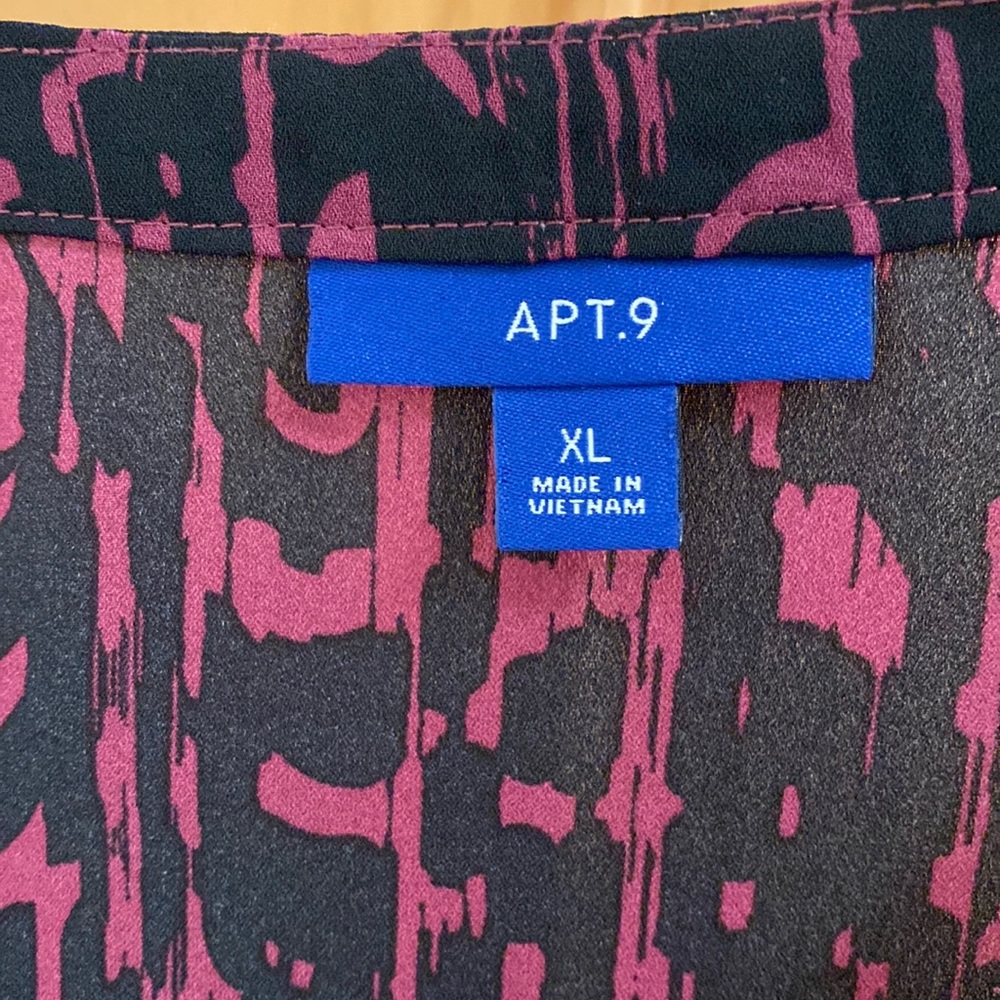 Apt. 9 blouse maroon and black